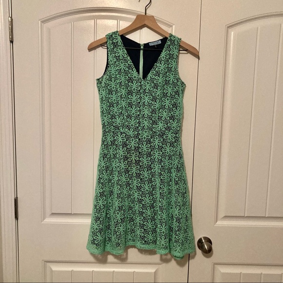 Cynthia Rowley Dresses & Skirts - Cynthia Rowley Crochet Floral Dress, Size 2, navy blue- green